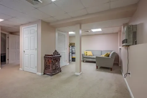 10 Castlegate Way Nashua NH 03063