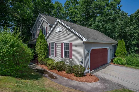 10 Castlegate Way Nashua NH 03063