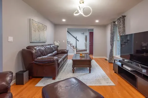 10 Castlegate Way Nashua NH 03063