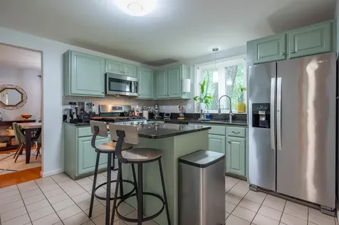10 Castlegate Way Nashua NH 03063