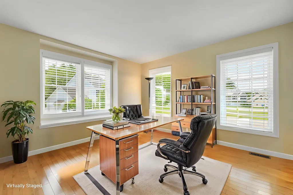 13 Abington Drive Londonderry NH 03053