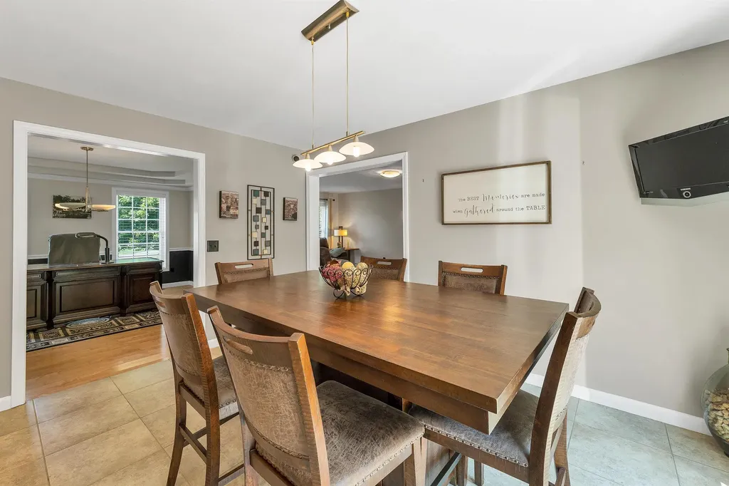 13 Abington Drive Londonderry NH 03053