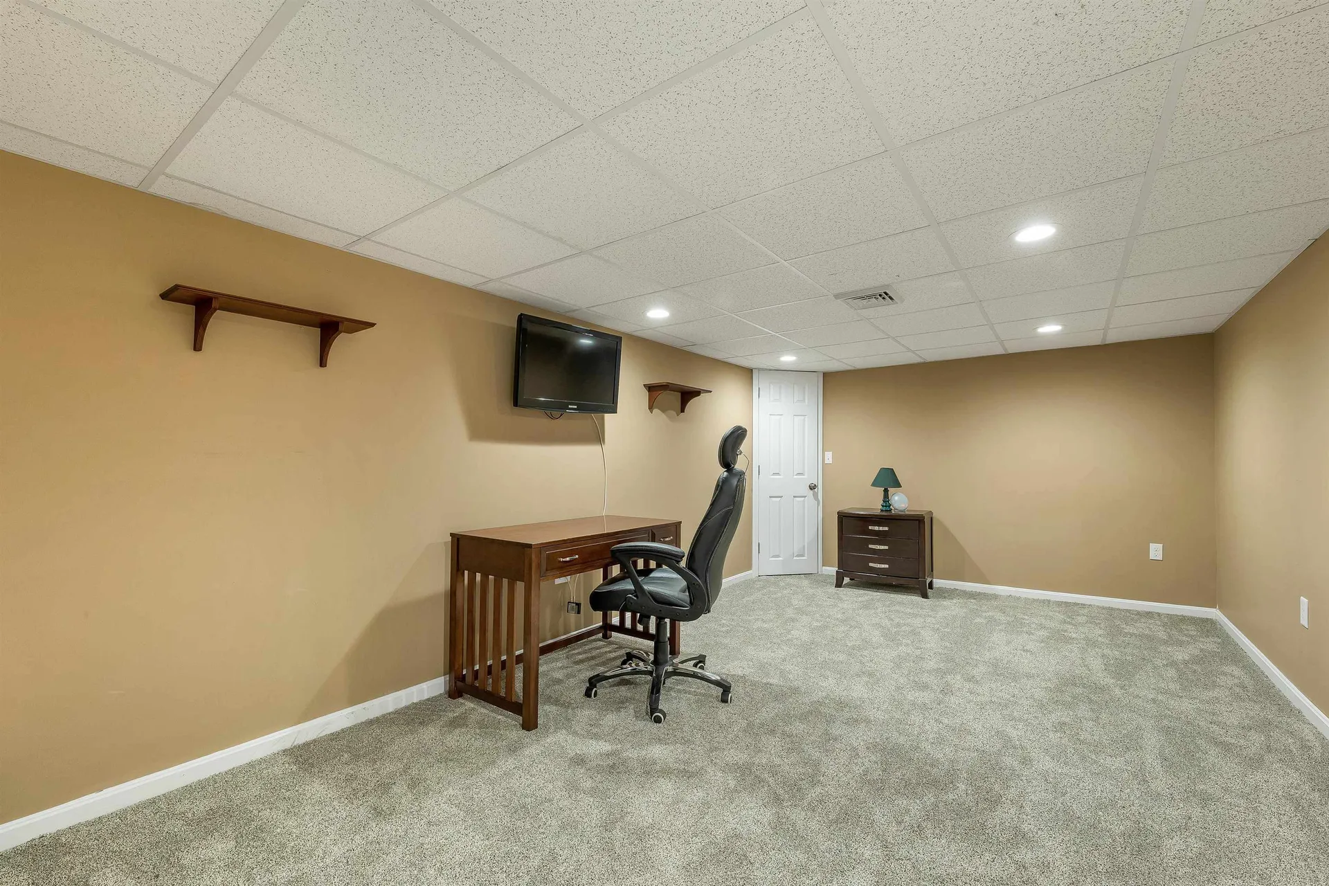 13 Abington Drive Londonderry NH 03053