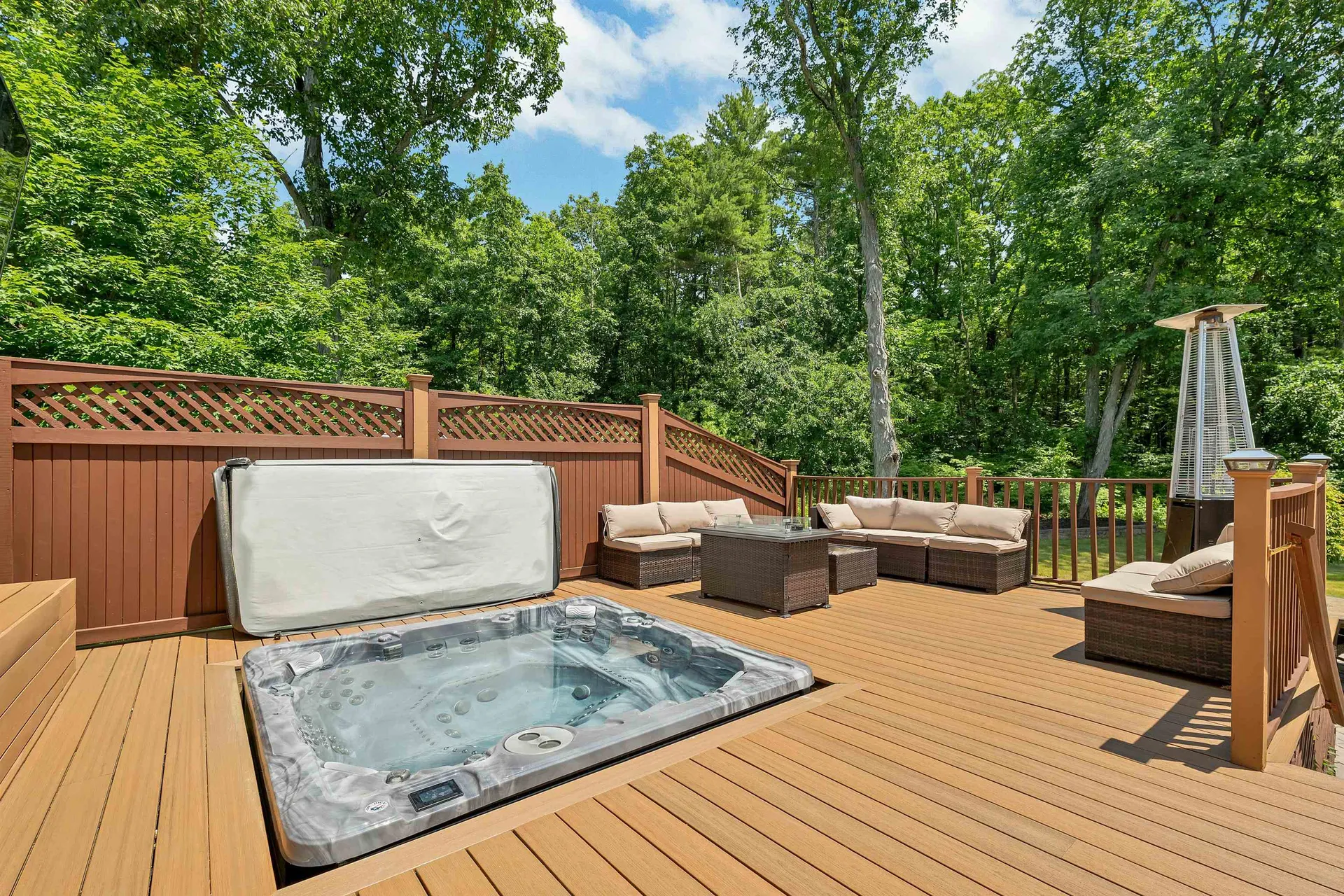 13 Abington Drive Londonderry NH 03053
