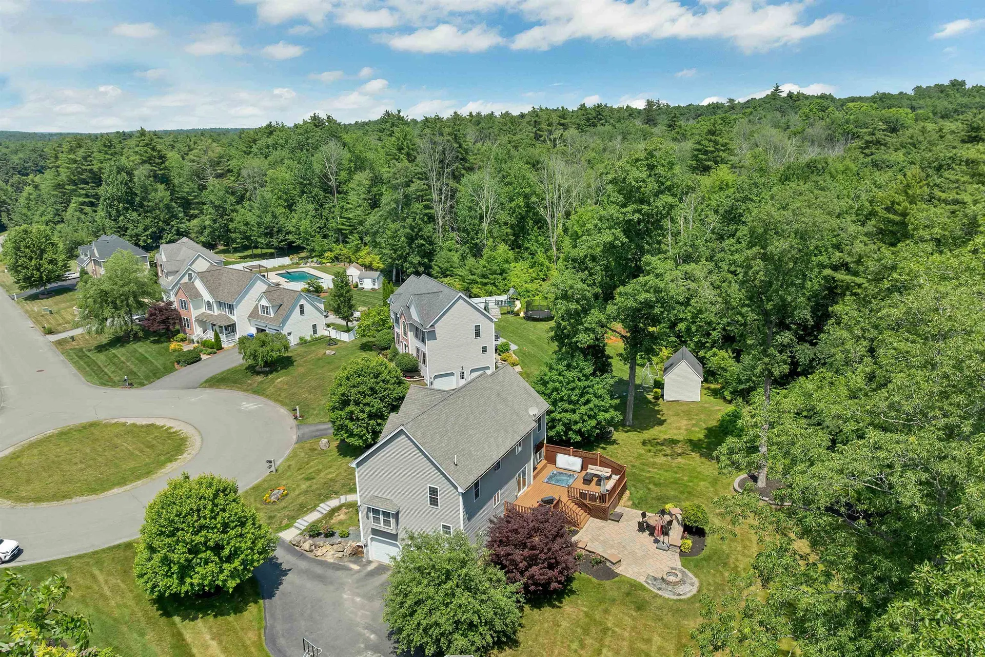 13 Abington Drive Londonderry NH 03053