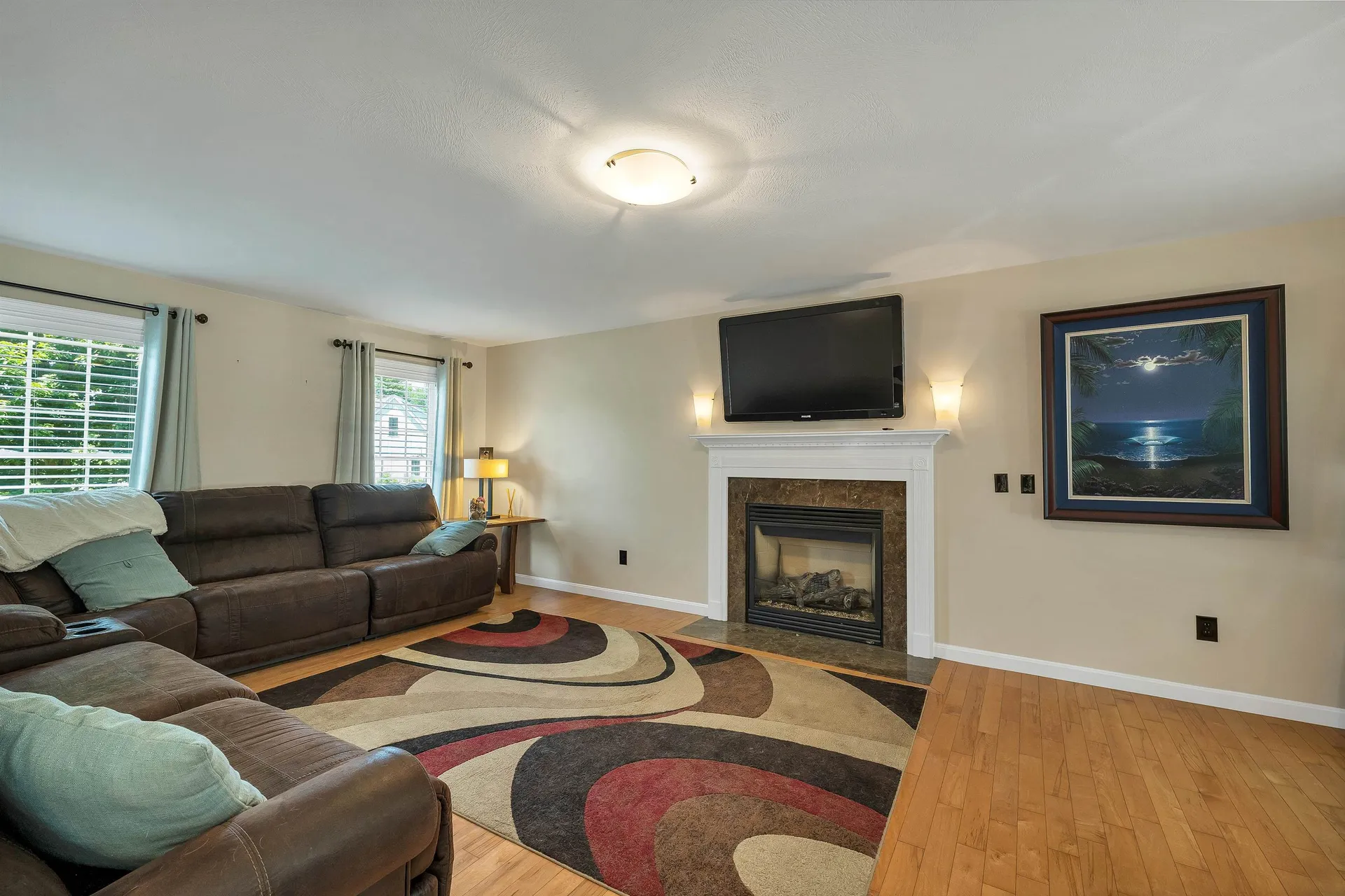 13 Abington Drive Londonderry NH 03053