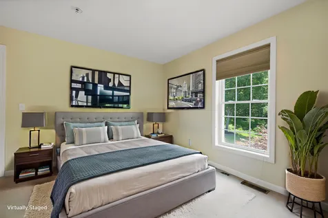 13 Abington Drive Londonderry NH 03053