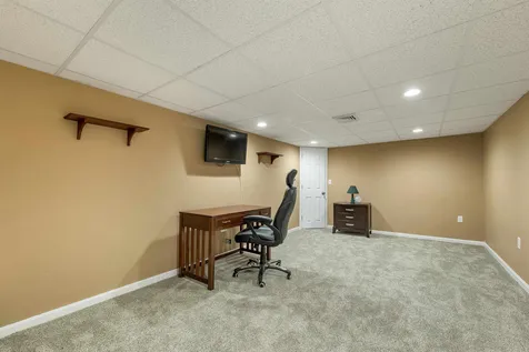 13 Abington Drive Londonderry NH 03053