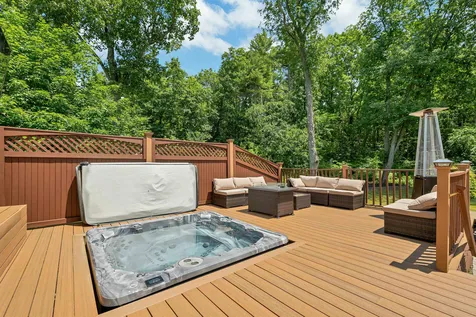 13 Abington Drive Londonderry NH 03053