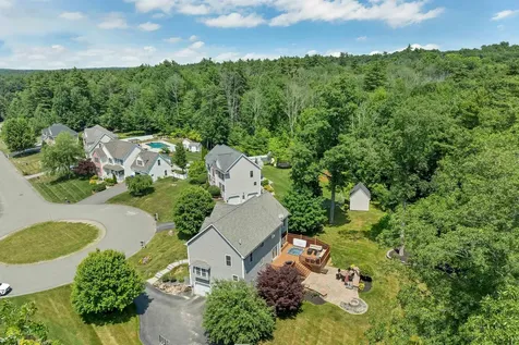 13 Abington Drive Londonderry NH 03053