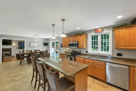 13 Abington Drive Londonderry NH 03053