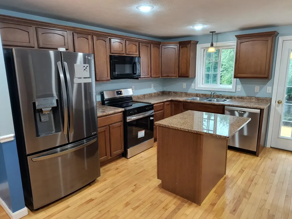 28 Owens Drive Swanzey NH 03446
