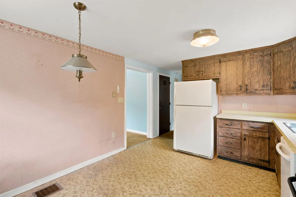 39 Old Center Harbor Road Meredith NH 03253