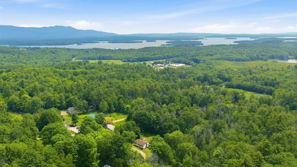 39 Old Center Harbor Road Meredith NH 03253