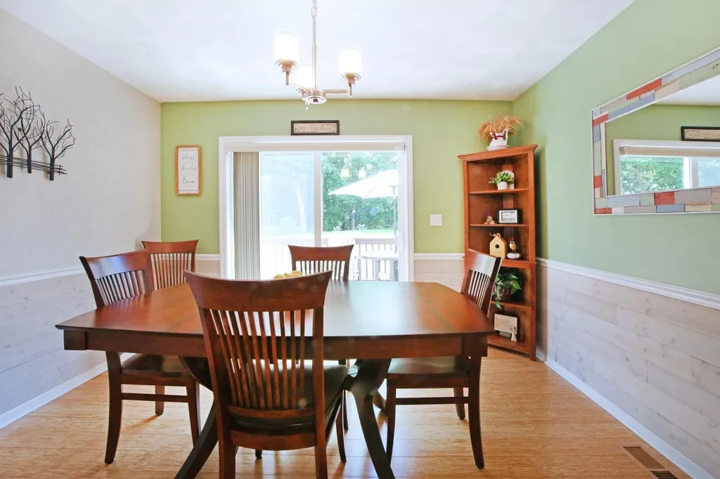 8 Royal Lane Raymond NH 03077