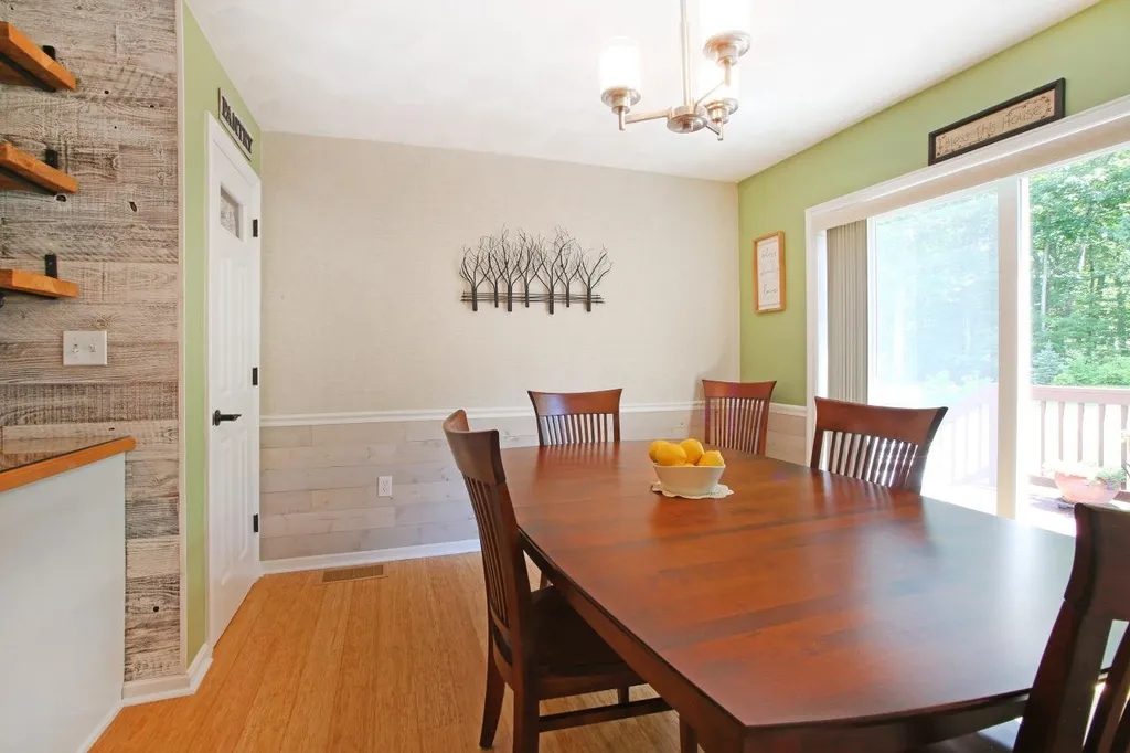 8 Royal Lane Raymond NH 03077