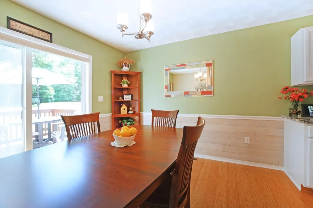 8 Royal Lane Raymond NH 03077