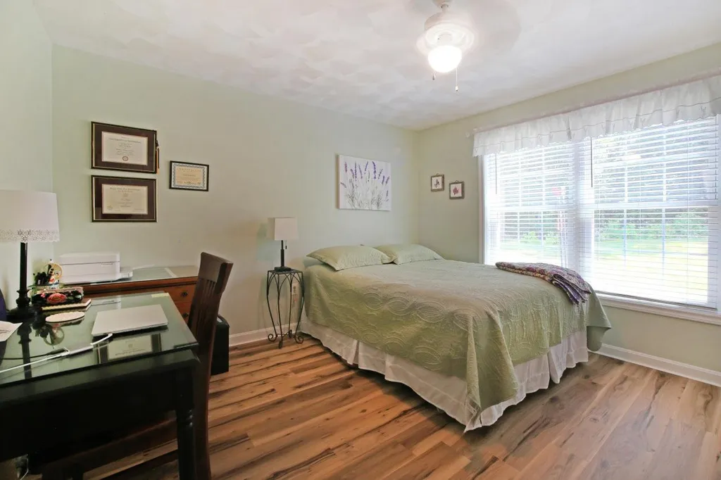 8 Royal Lane Raymond NH 03077