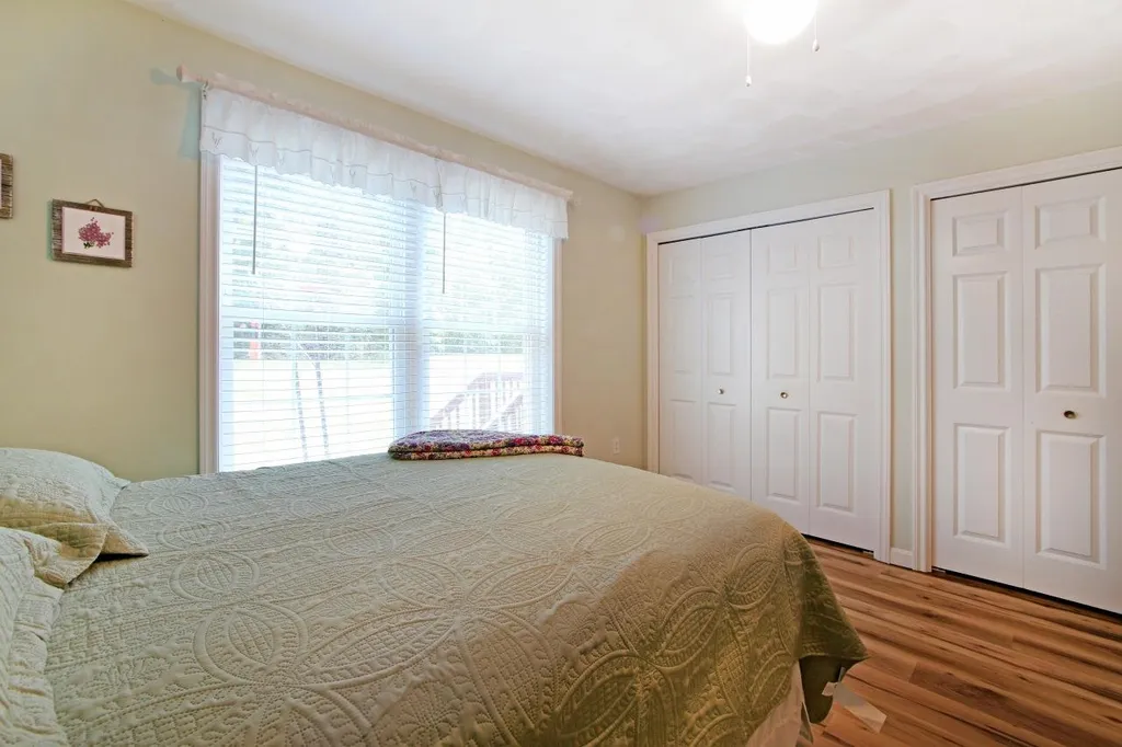 8 Royal Lane Raymond NH 03077