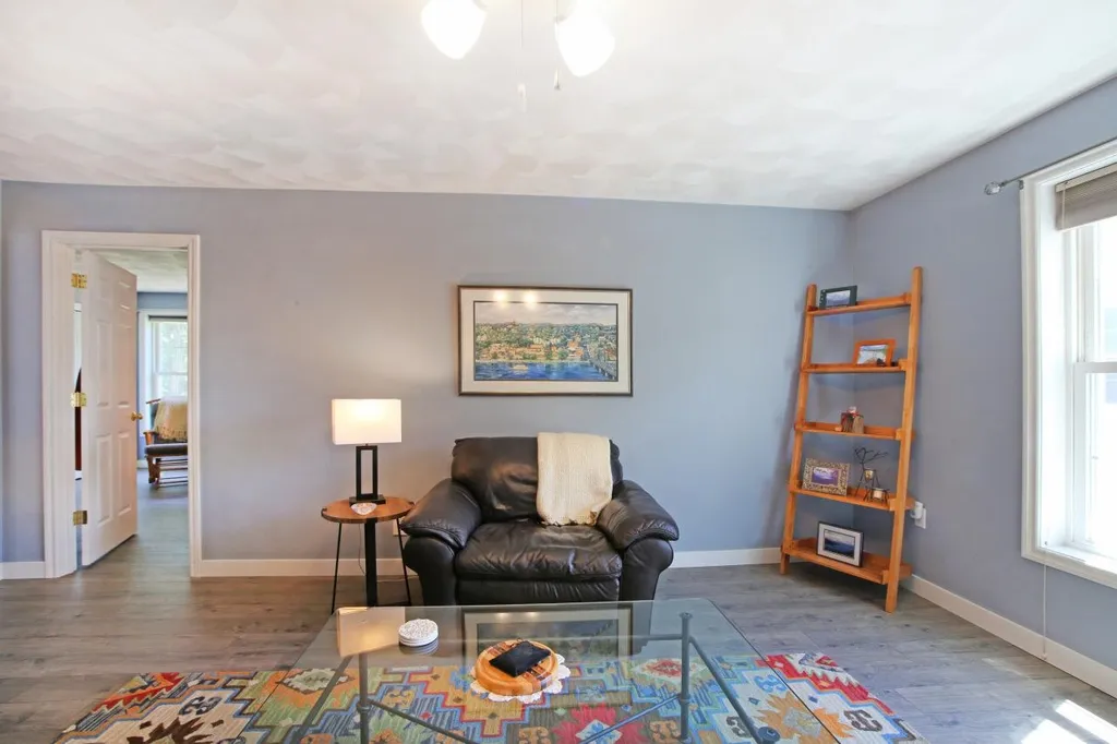 8 Royal Lane Raymond NH 03077