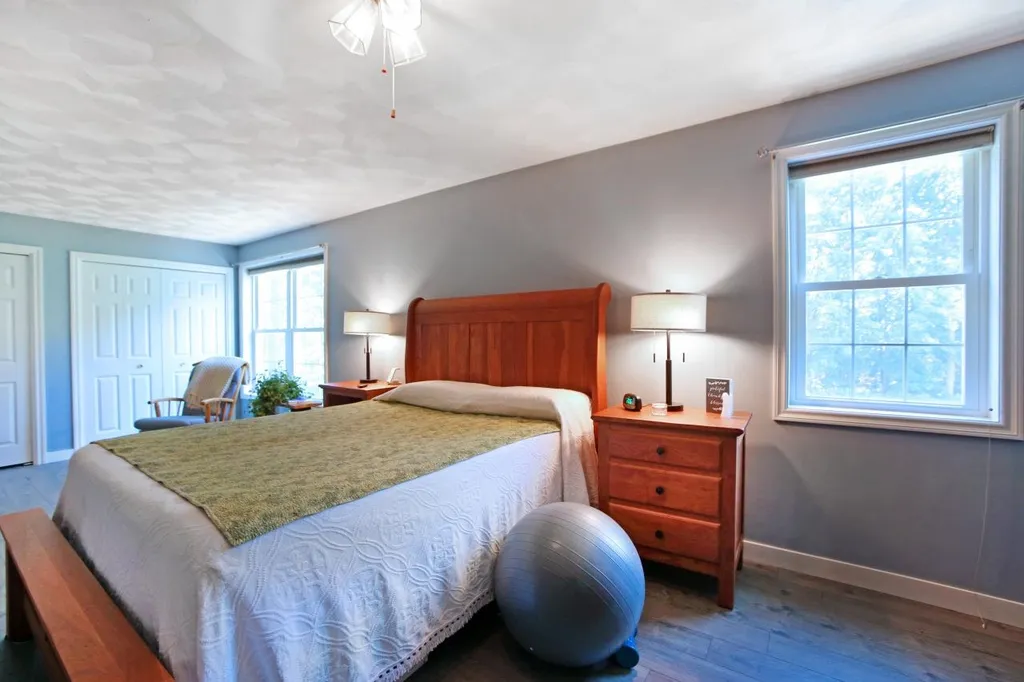 8 Royal Lane Raymond NH 03077
