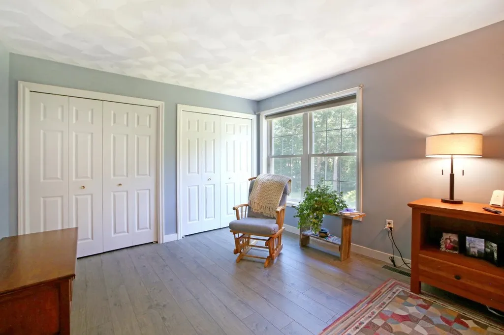 8 Royal Lane Raymond NH 03077