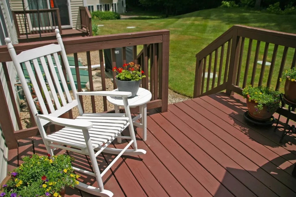 8 Royal Lane Raymond NH 03077