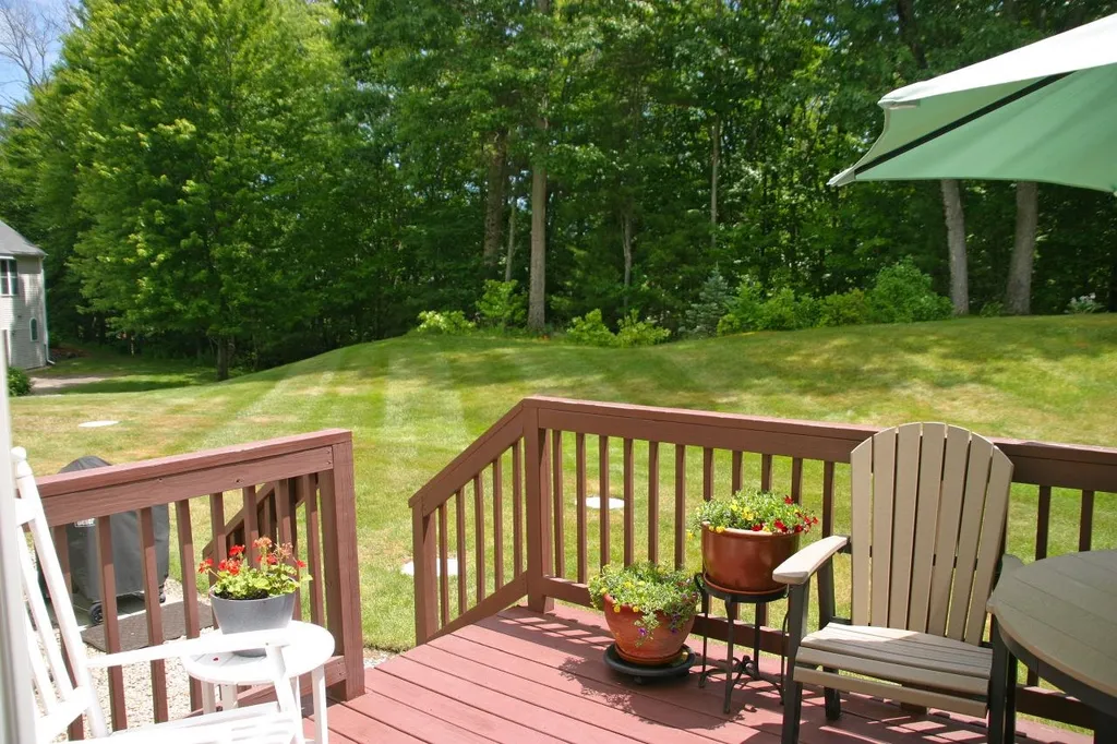 8 Royal Lane Raymond NH 03077