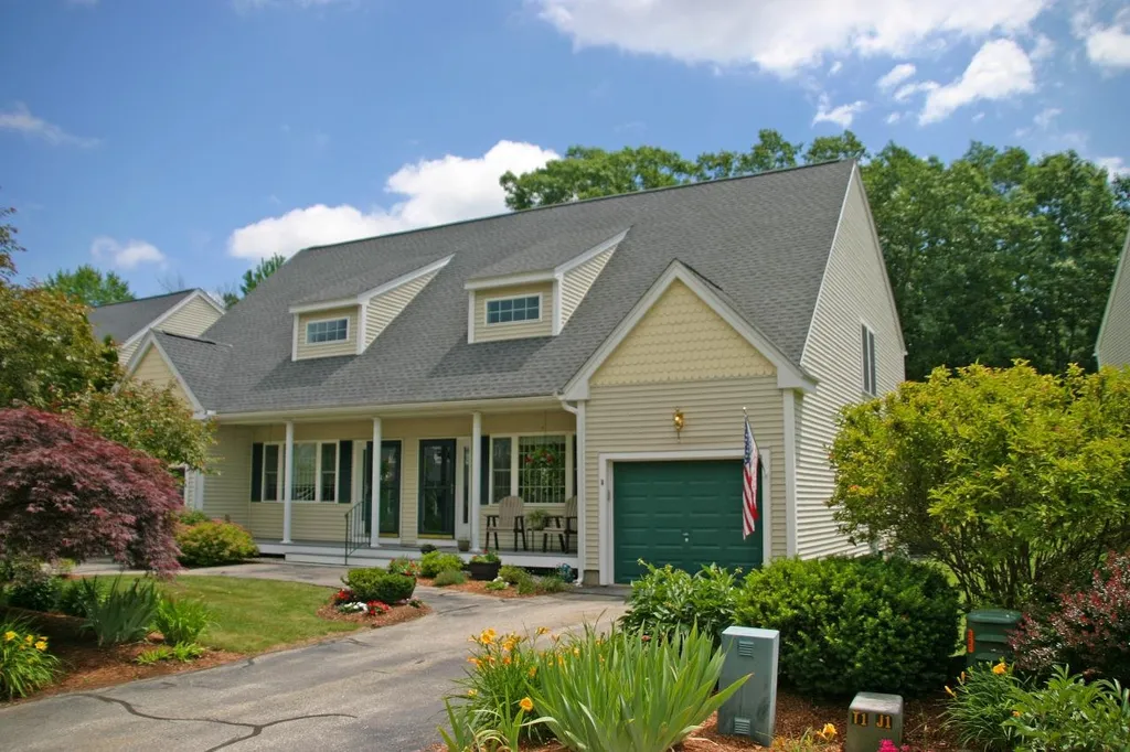 8 Royal Lane Raymond NH 03077