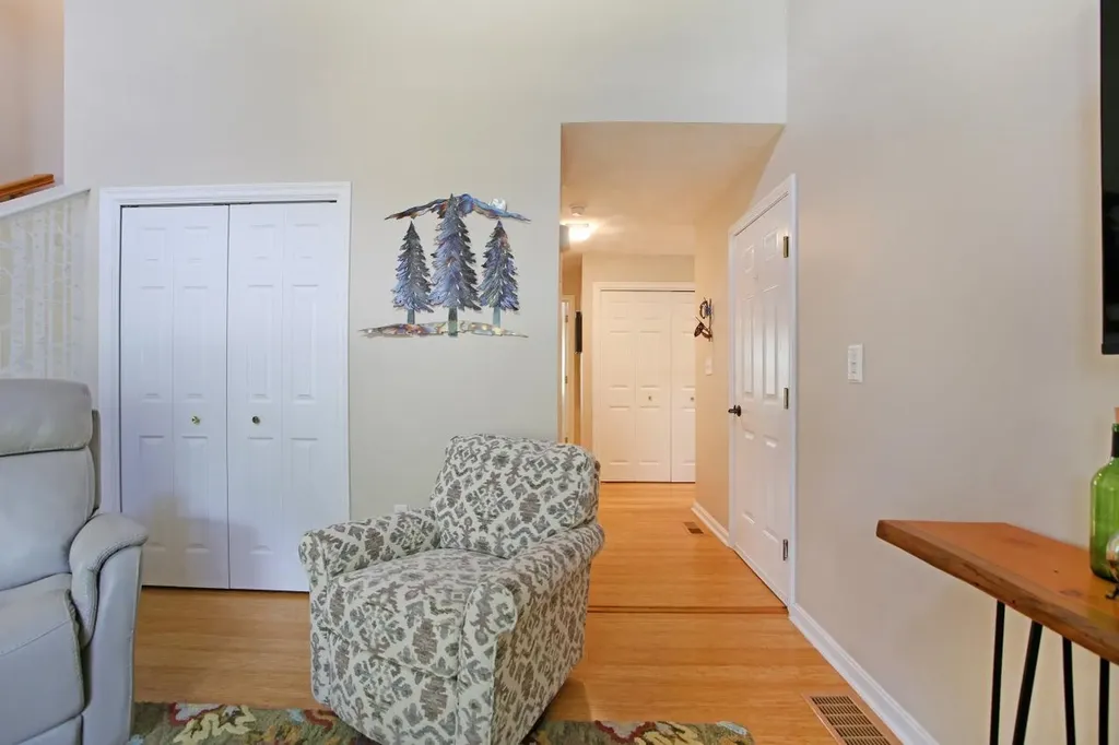 8 Royal Lane Raymond NH 03077