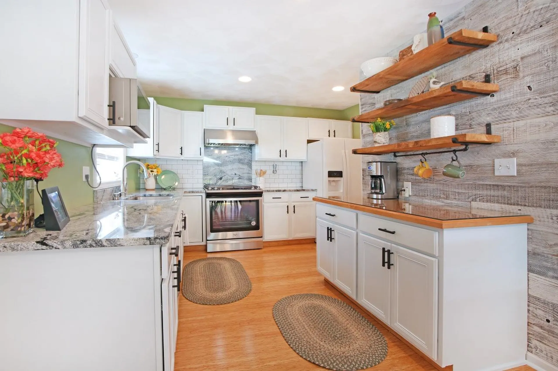 8 Royal Lane Raymond NH 03077