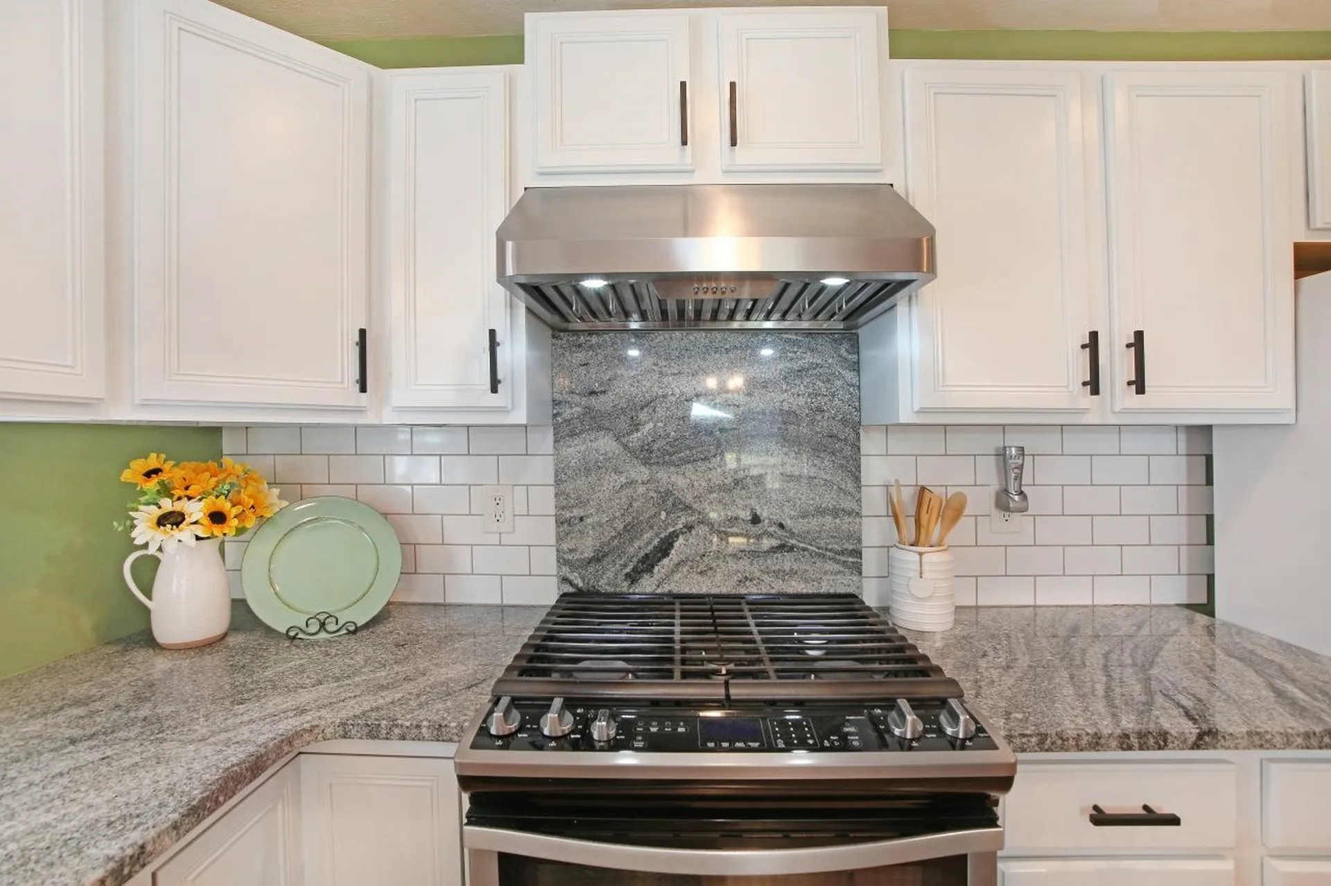 8 Royal Lane Raymond NH 03077
