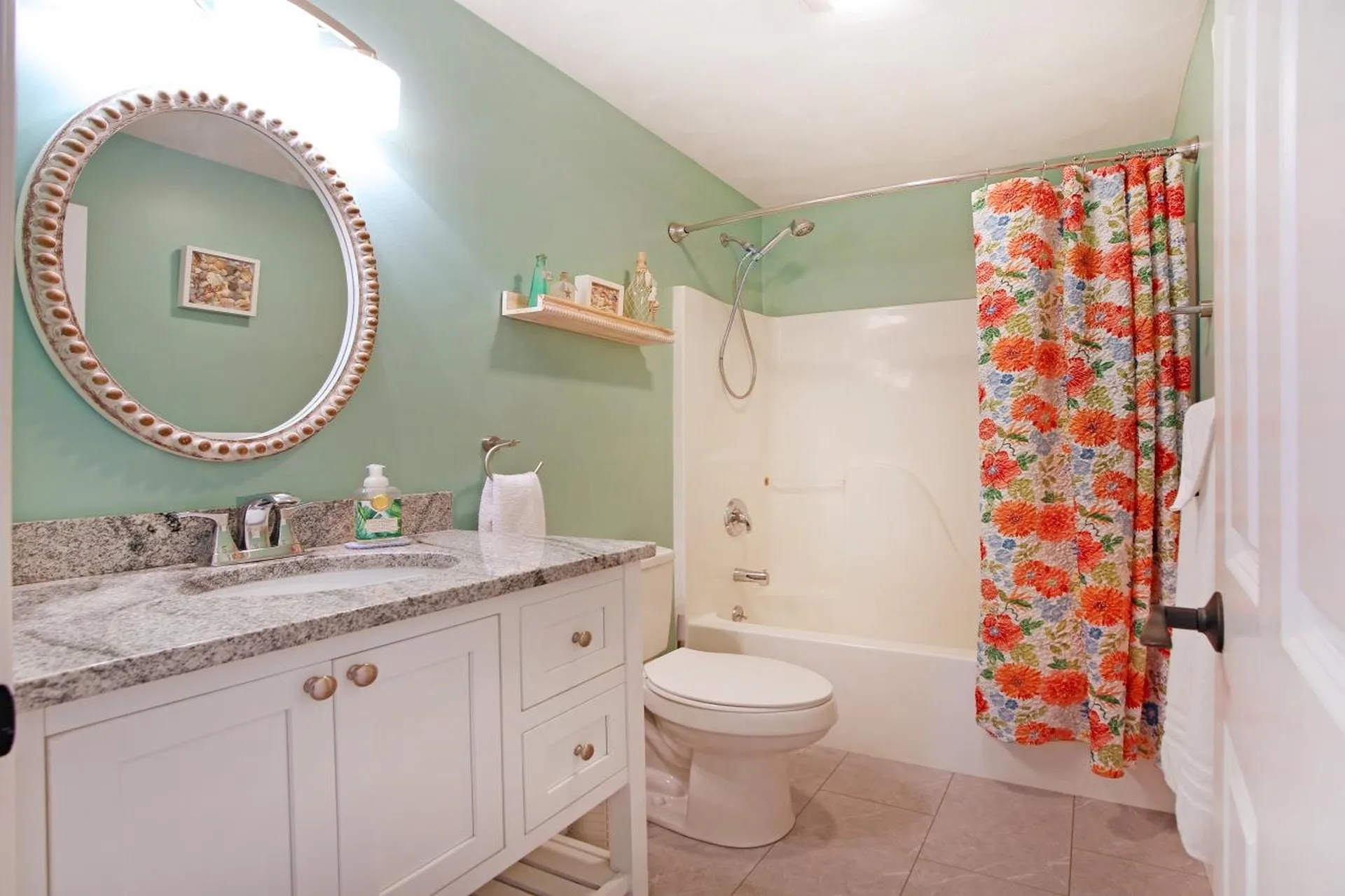 8 Royal Lane Raymond NH 03077