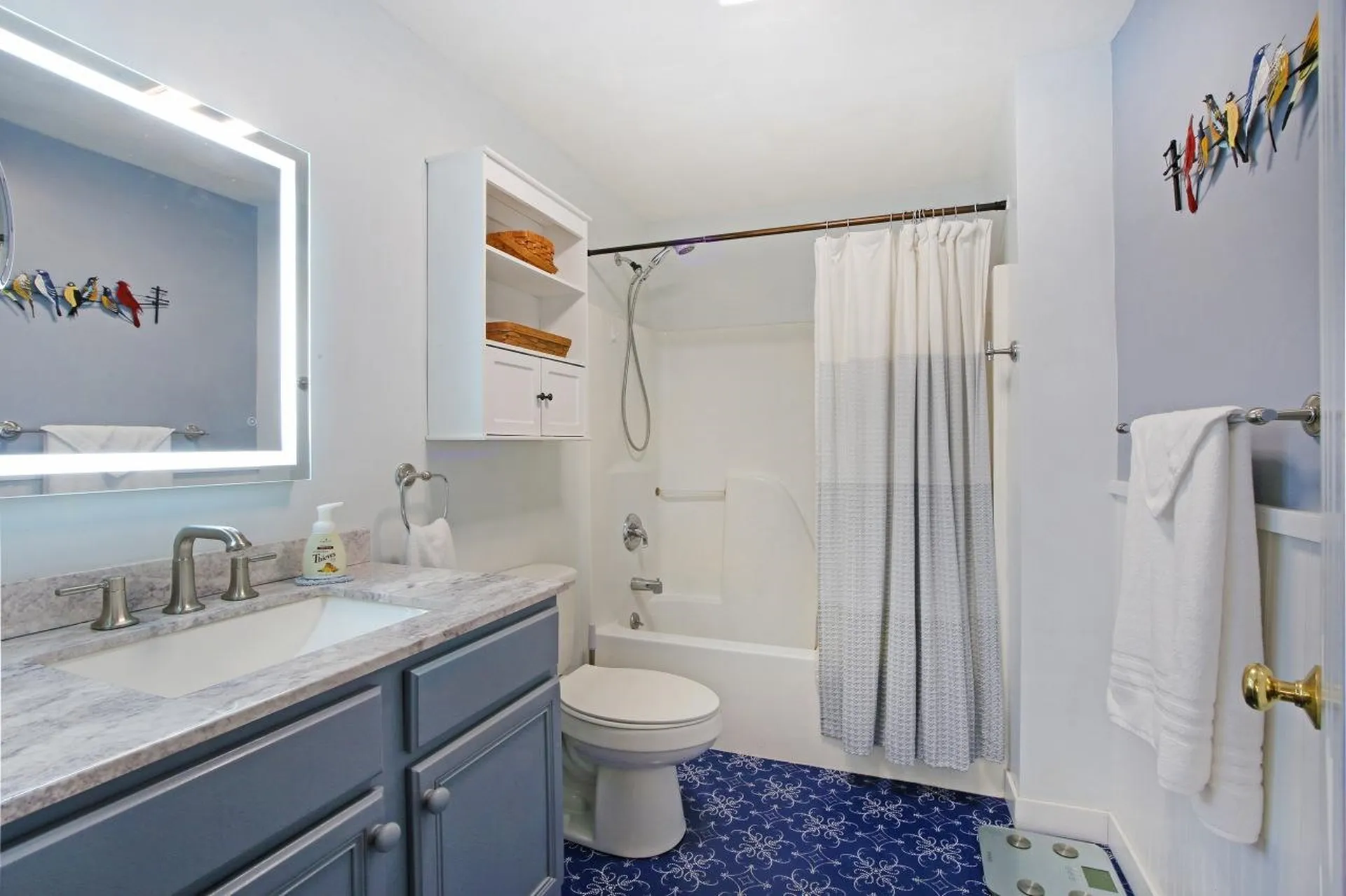 8 Royal Lane Raymond NH 03077