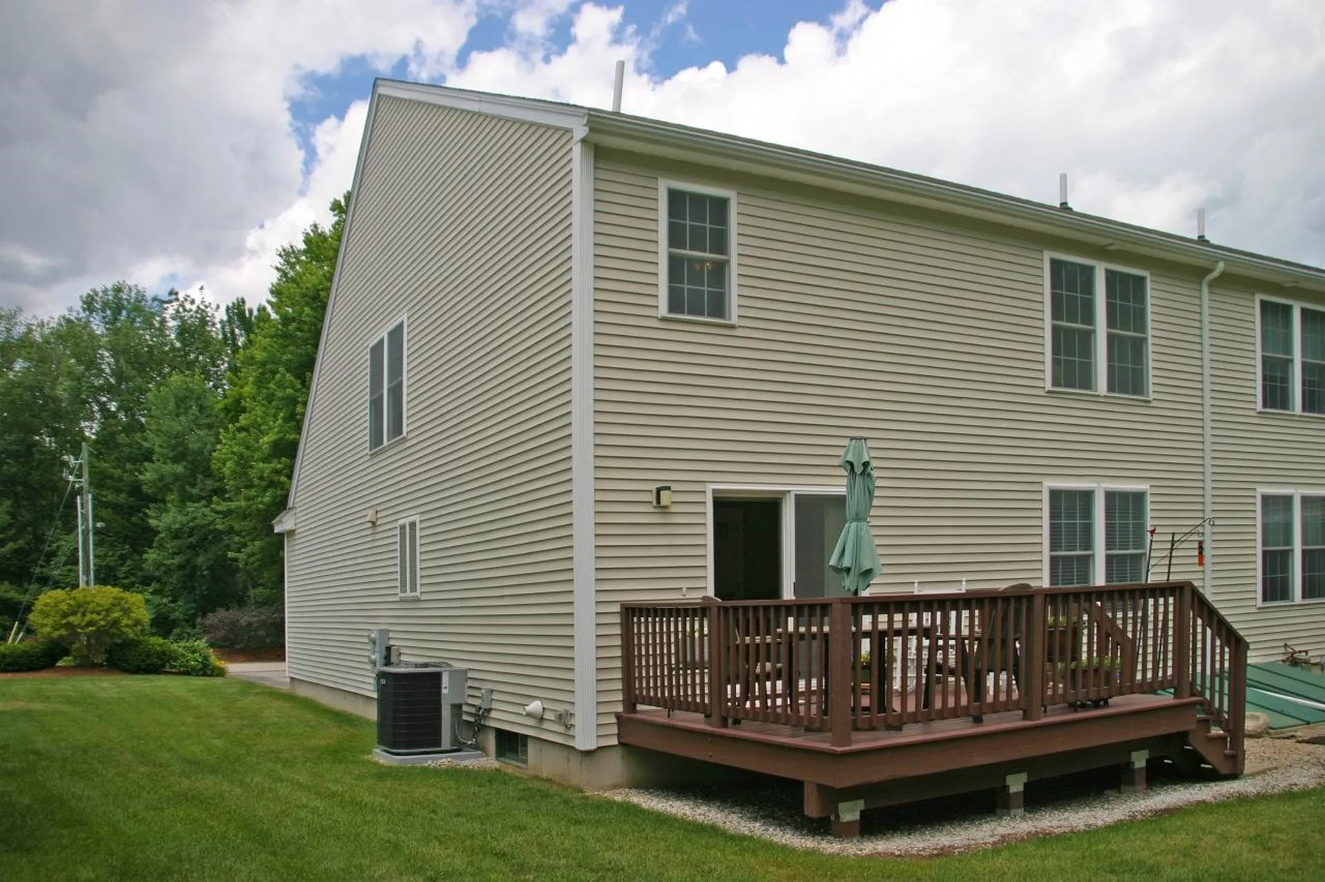 8 Royal Lane Raymond NH 03077