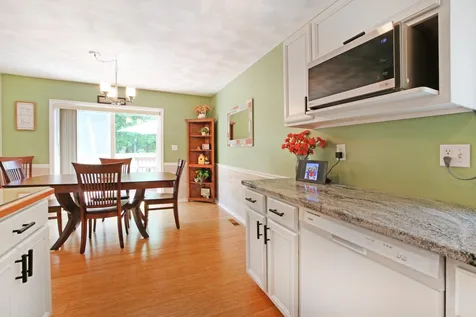 8 Royal Lane Raymond NH 03077