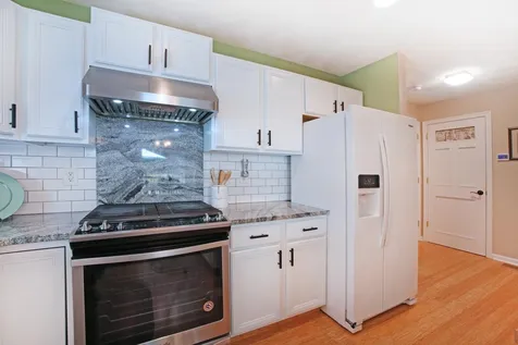 8 Royal Lane Raymond NH 03077