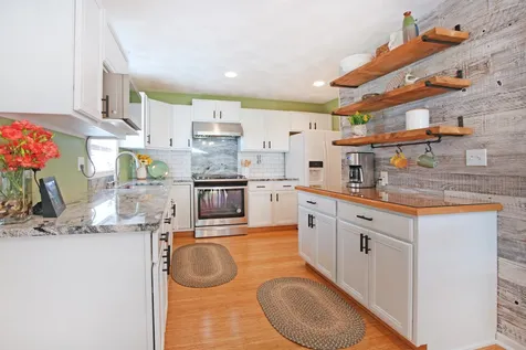 8 Royal Lane Raymond NH 03077