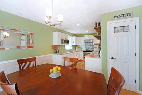 8 Royal Lane Raymond NH 03077