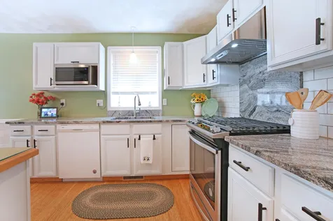 8 Royal Lane Raymond NH 03077