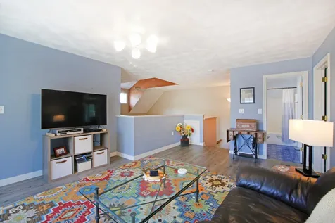 8 Royal Lane Raymond NH 03077