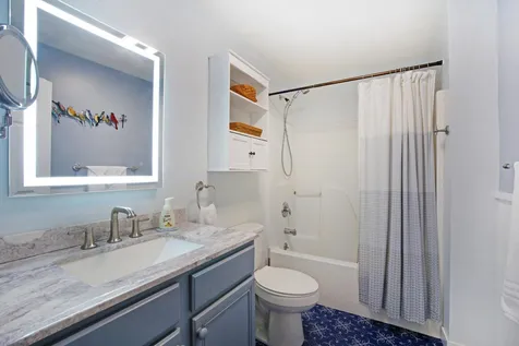 8 Royal Lane Raymond NH 03077