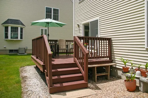 8 Royal Lane Raymond NH 03077
