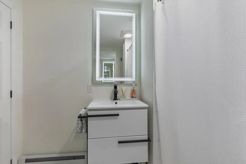 37 Pike Street Nashua NH 03060