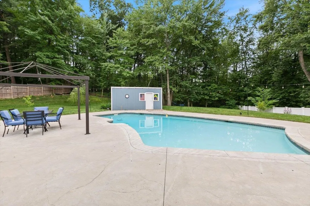 37 Pike Street Nashua NH 03060