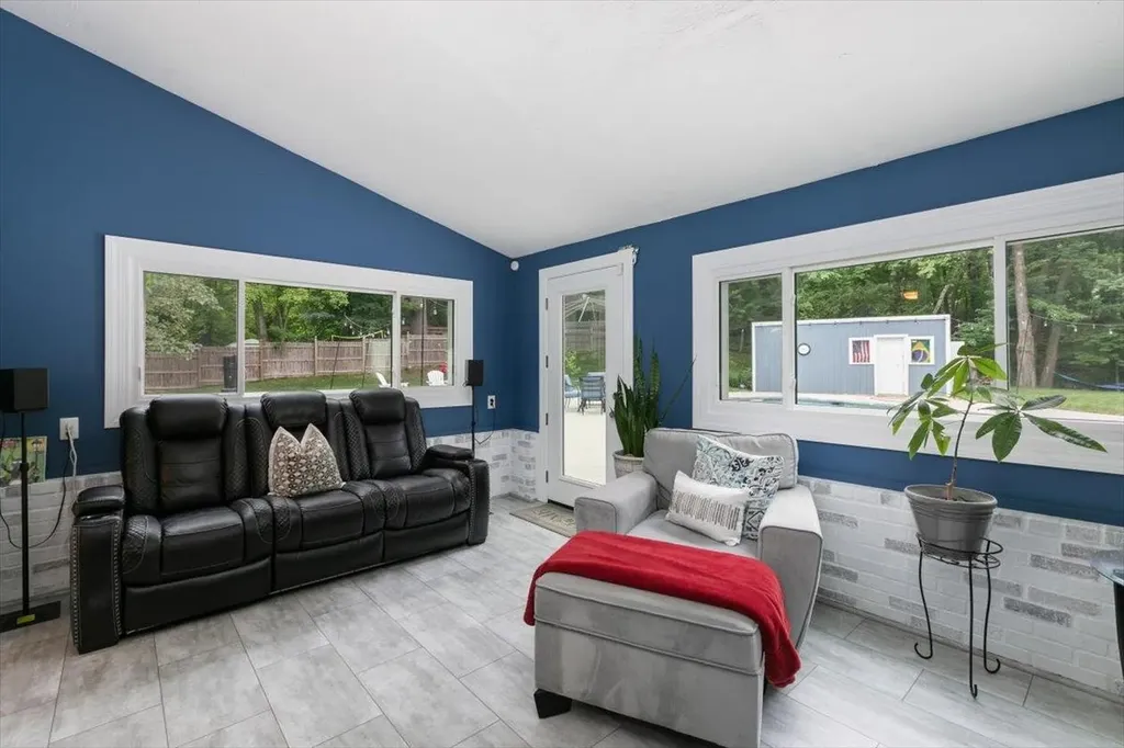 37 Pike Street Nashua NH 03060