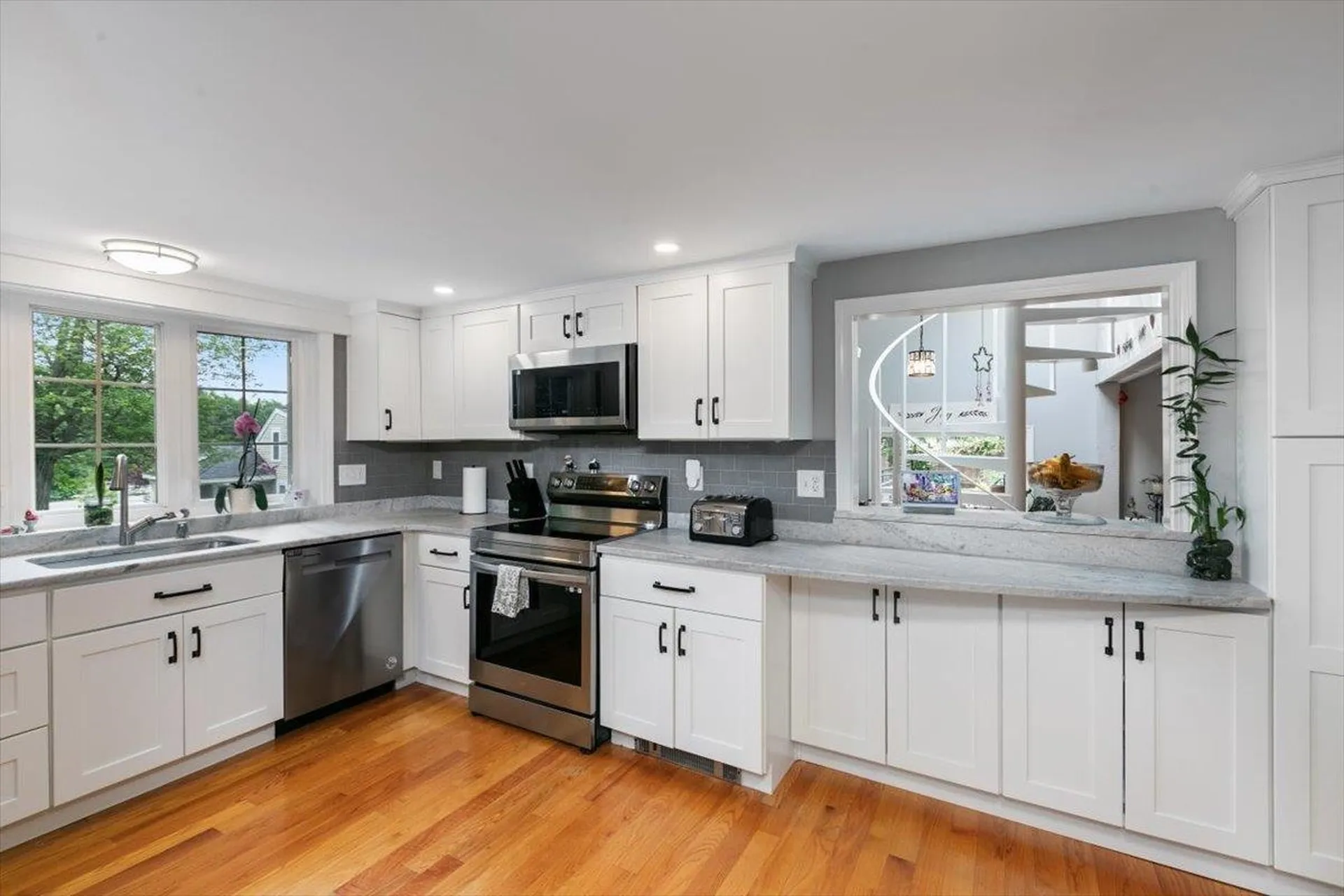37 Pike Street Nashua NH 03060