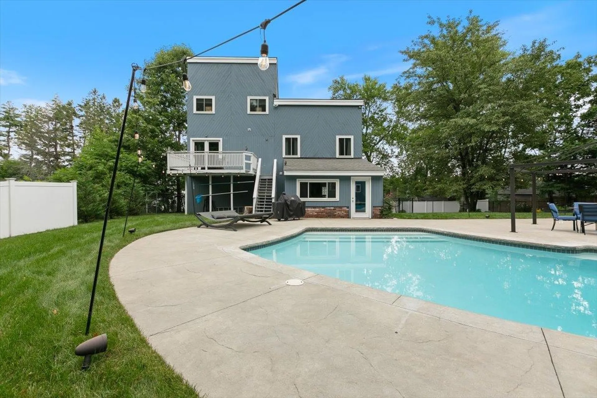 37 Pike Street Nashua NH 03060