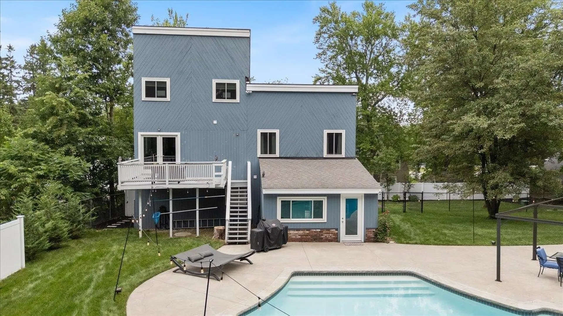 37 Pike Street Nashua NH 03060