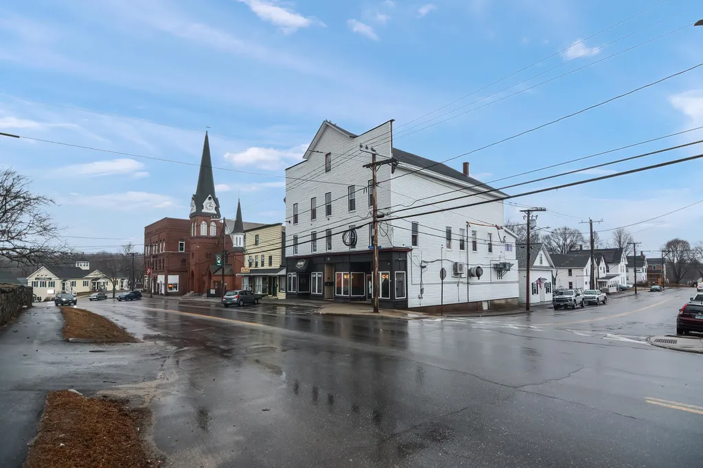 32 Main Street Pittsfield NH 03263